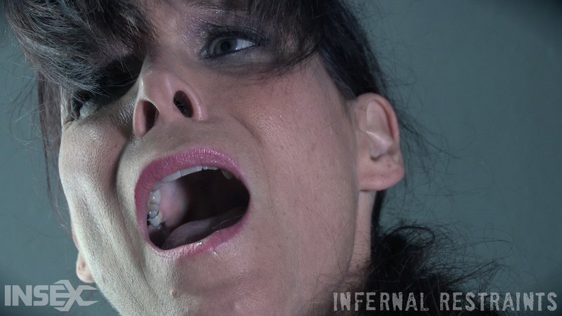 spanking pain for syren de mer